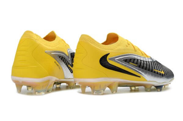 121 Nike Phantom 6 Elite